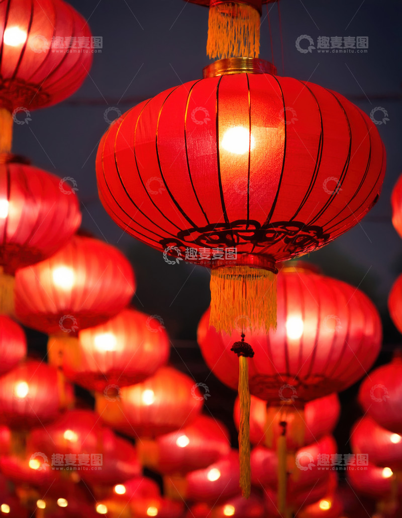 红火灯笼点亮新春喜悦1