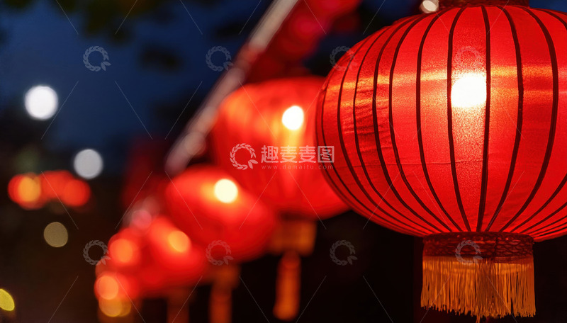 红火灯笼点亮新春喜悦