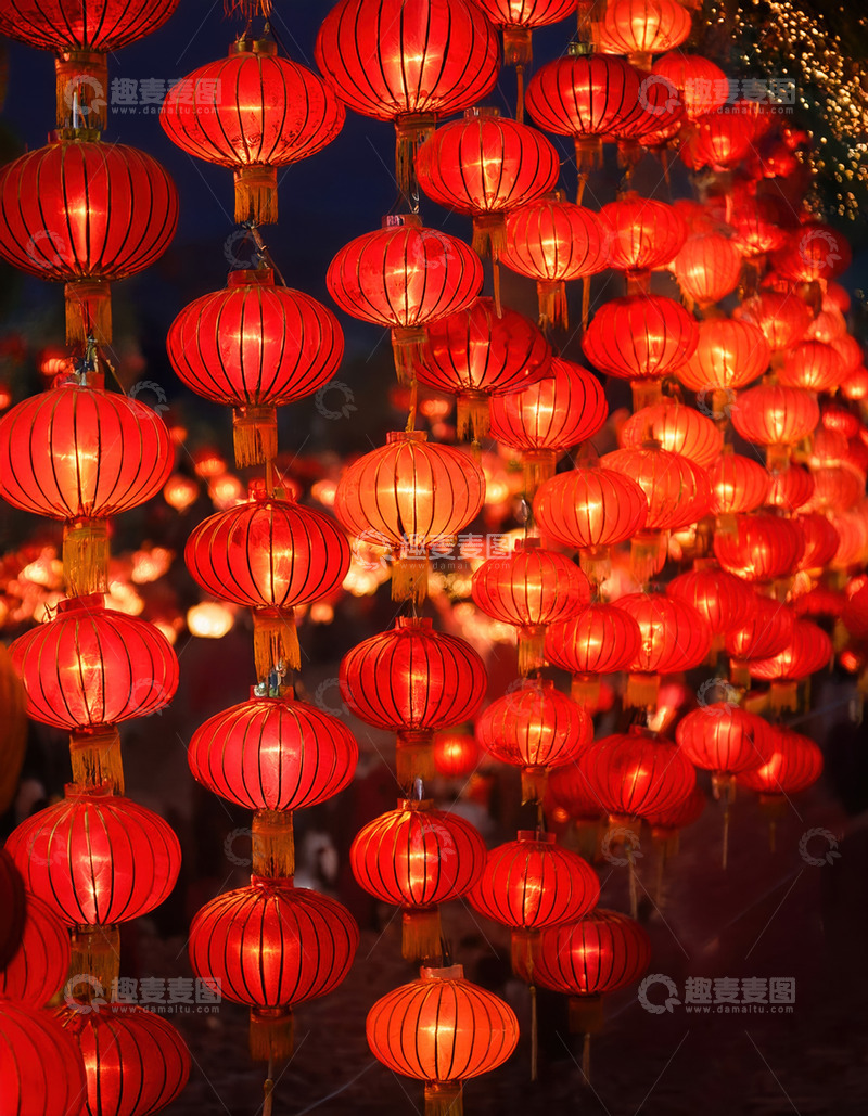 灯笼悠悠绽放在年味里