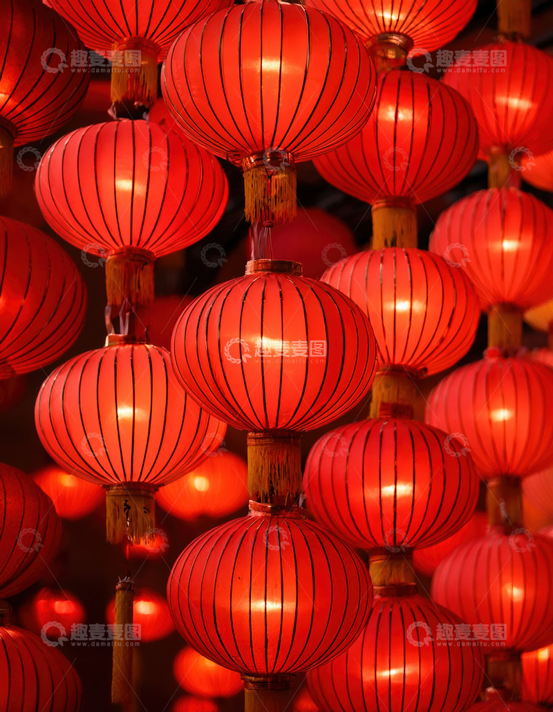 红灯笼串起美好祈愿