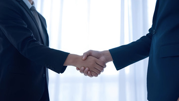 正式场合握手开启友好篇章