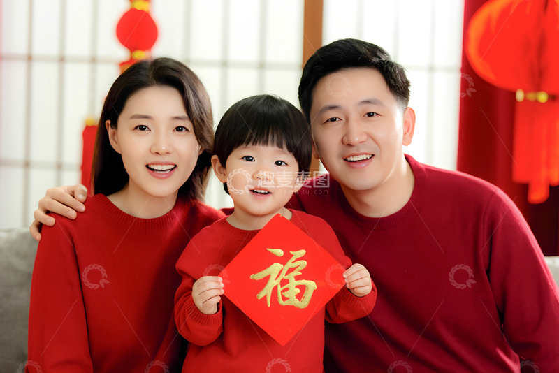高清大图下载【趣麦麦图】红色背景三口之家福字相伴1