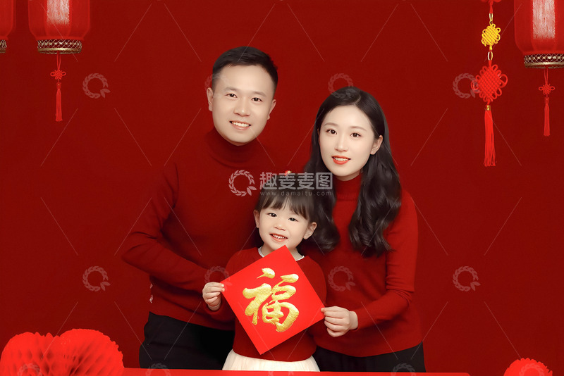 高清大图下载【趣麦麦图】红色背景三口之家福字相伴3