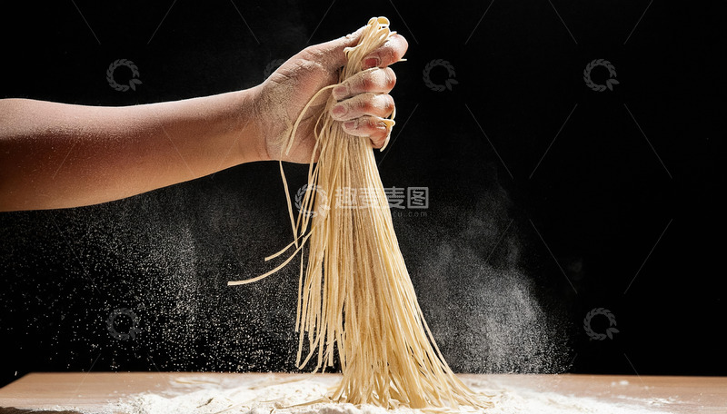 高清大图下载【趣麦麦图】面条舞动的艺术