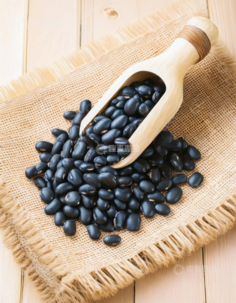 高清大图下载【趣麦麦图】一个木勺里装满了黑豆3