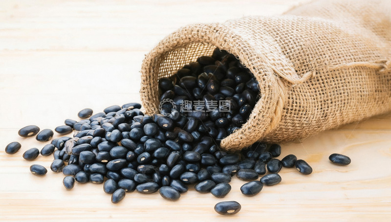 高清大图下载【趣麦麦图】黑豆从麻袋里面倒出来1