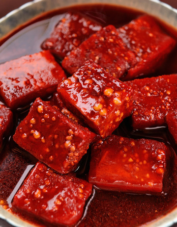 红腐乳佳肴：色香味的完美融合