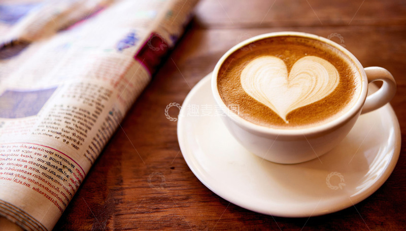 高清大图下载【趣麦麦图】咖啡心形拉花和报纸1