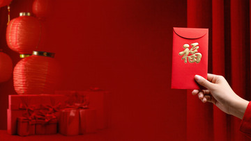 新年红色手拿红包摄影图
