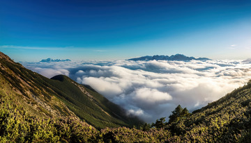 缥缈悬崖景色当电脑壁纸超惬意