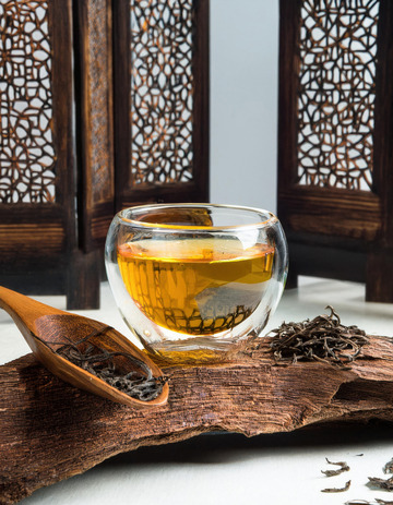 古朴红茶画面作海报背景显格调