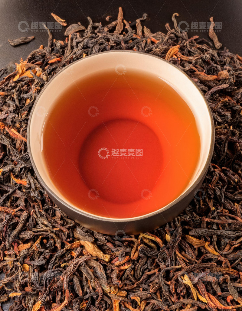 高清大图下载【趣麦麦图】一个黑色的碗，碗中盛有颜色浓郁