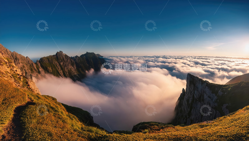 巍峨悬崖景观作杂志插图超雅致