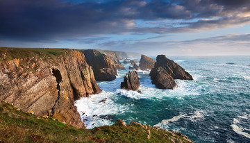 缥缈悬崖景色当电脑壁纸超惬意2