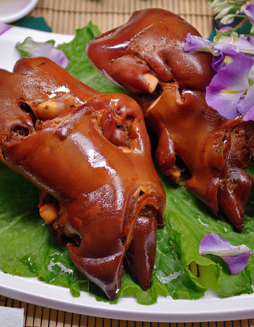 精致卤制菜品猪脚