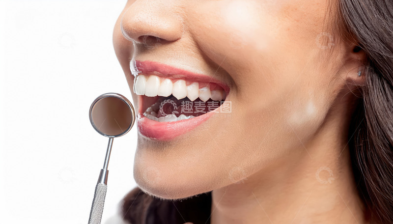 高清大图下载【趣麦麦图】用工具检查牙齿