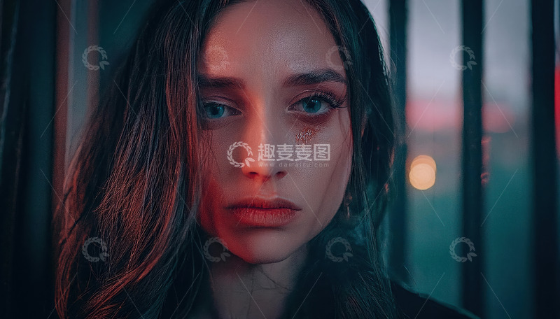 高清大图下载【趣麦麦图】一位女性哭泣有眼泪的表情