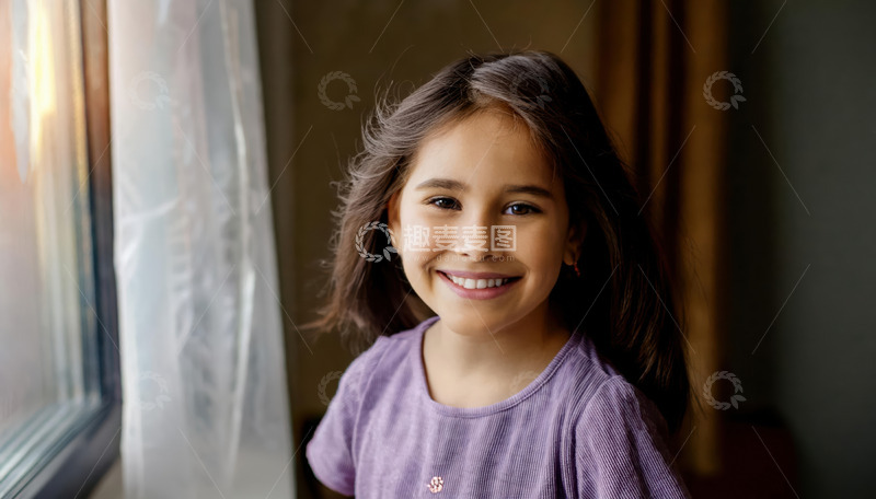 高清大图下载【趣麦麦图】紫色服饰衬快乐