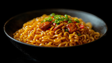 蔬菜拌面青菜拌面摄影图