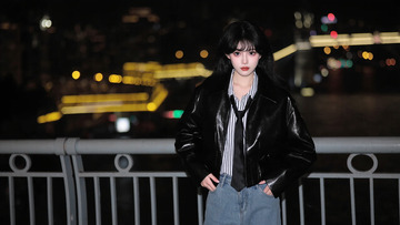 现代时尚女性夜晚街拍摄影