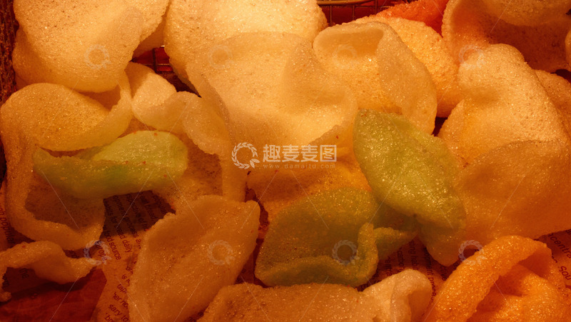 高清大图下载【趣麦麦图】色彩缤纷的酥脆膨化食品特写