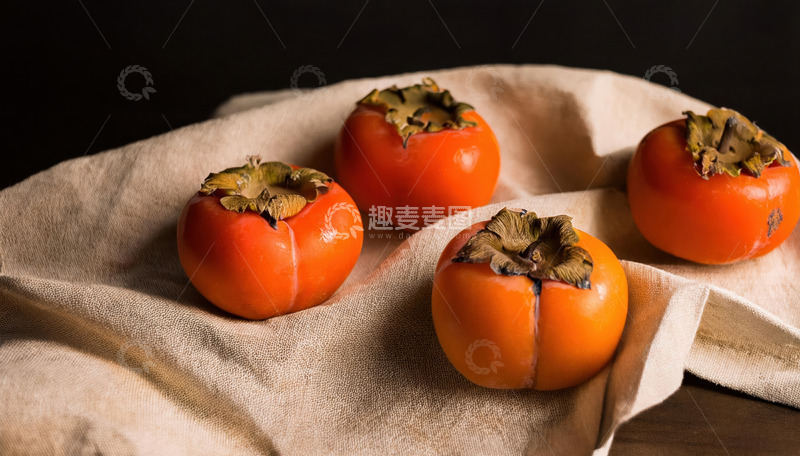 高清大图下载【趣麦麦图】布上独柿，一抹橙意绽静美