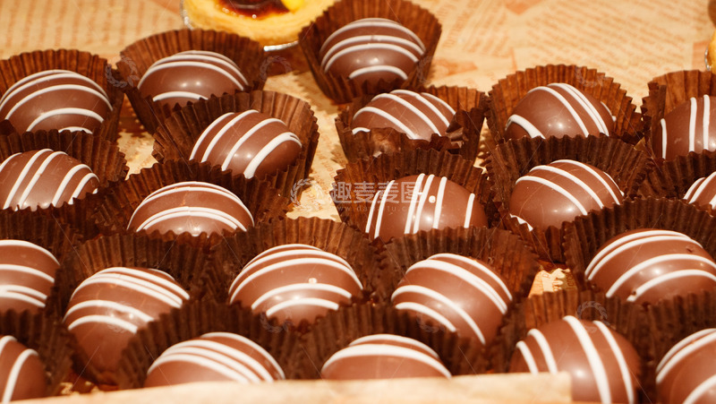 高清大图下载【趣麦麦图】精美巧克力甜点诱人排列展示