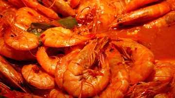 色泽诱人的香辣大虾特写