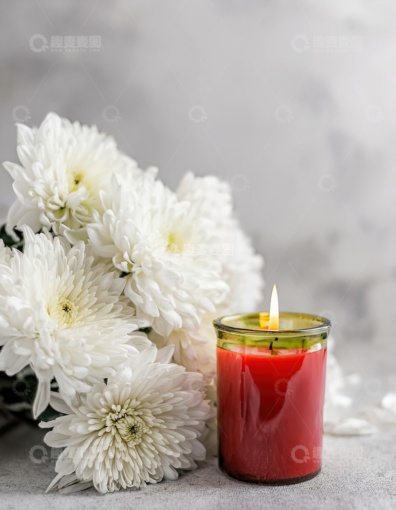 高清大图下载【趣麦麦图】白菊伴红烛，静谧氛围显哀伤