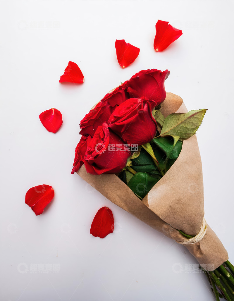 高清大图下载【趣麦麦图】红玫瑰束落瓣，浪漫氛围悄然起