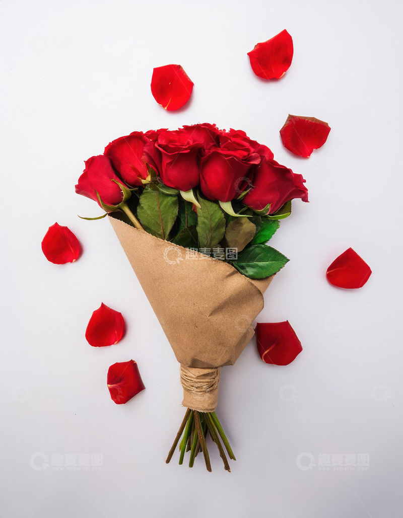 高清大图下载【趣麦麦图】红玫瑰束散落瓣，爱意满溢显浪漫