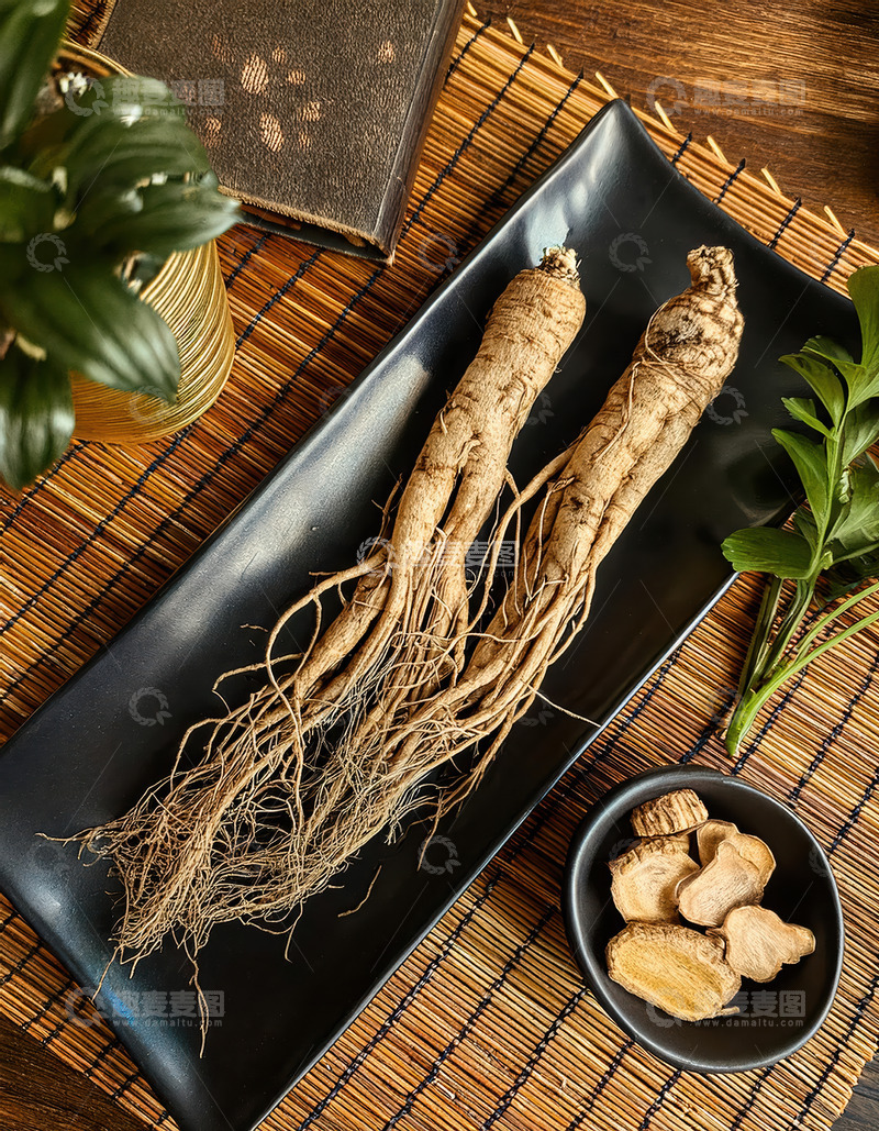 高清大图下载【趣麦麦图】古朴摆盘中人参与养生食材