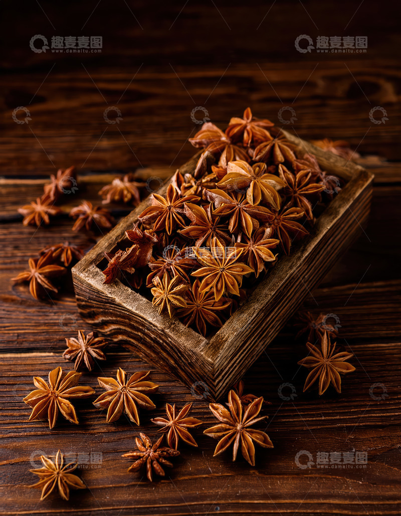 高清大图下载【趣麦麦图】木盒中散落的八角香料风情