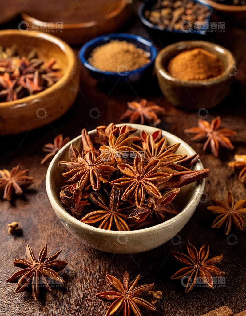 高清大图下载【趣麦麦图】碗中八角与多彩香料的温馨组合