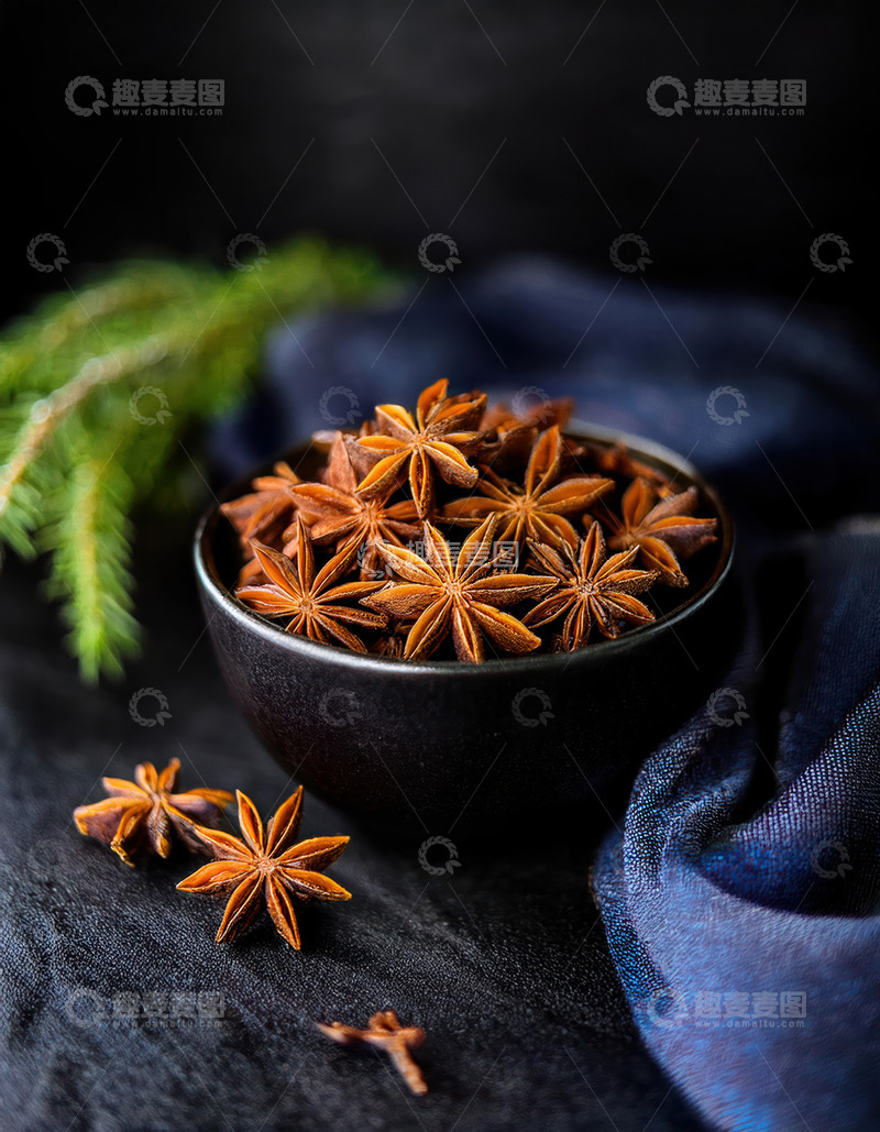 高清大图下载【趣麦麦图】黑碗八角配蓝布绿植的雅致