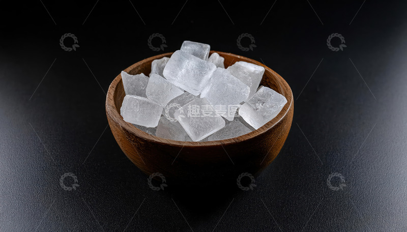 高清大图下载【趣麦麦图】木碗里的透明冰糖块