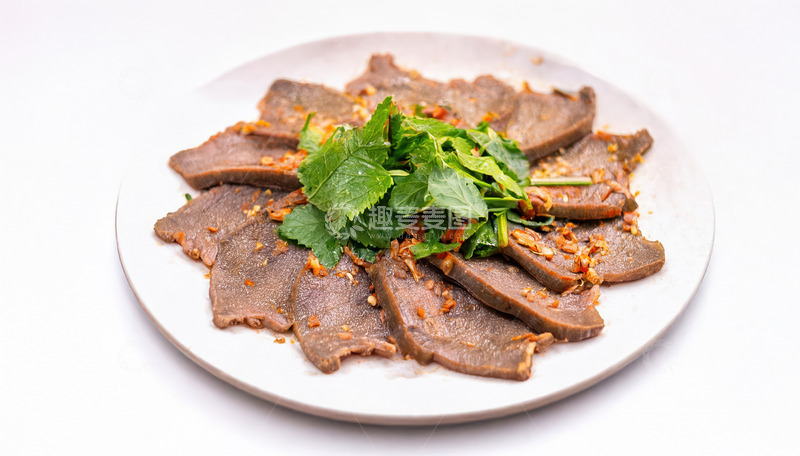 高清大图下载【趣麦麦图】香菜拌牛肉片，简约摆盘美食