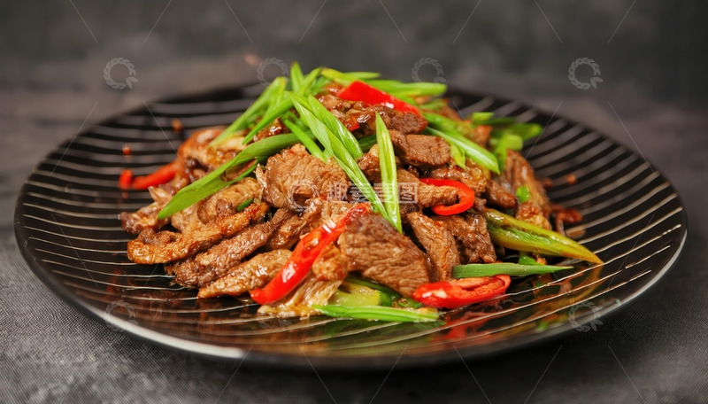 高清大图下载【趣麦麦图】葱香辣椒炒牛肉，鲜香诱人佳肴