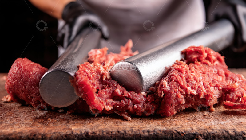 高清大图下载【趣麦麦图】双锤砸制牛肉，尽显手工匠心
