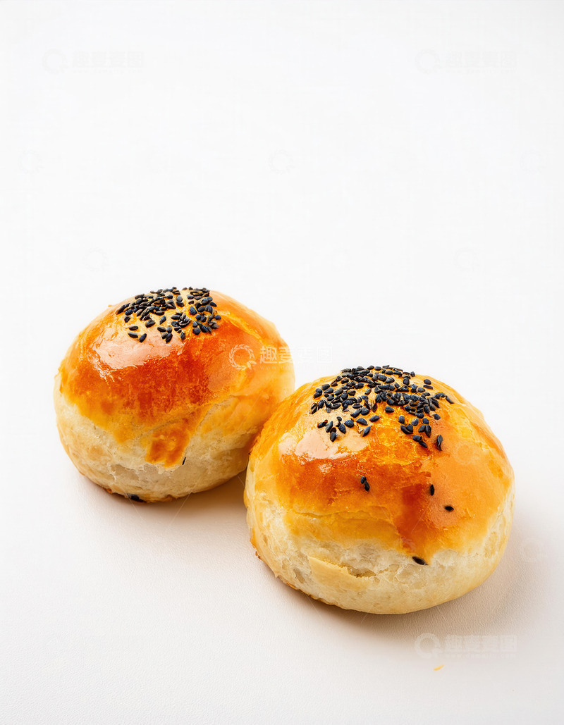 高清大图下载【趣麦麦图】两枚撒黑芝麻的金黄酥皮点心