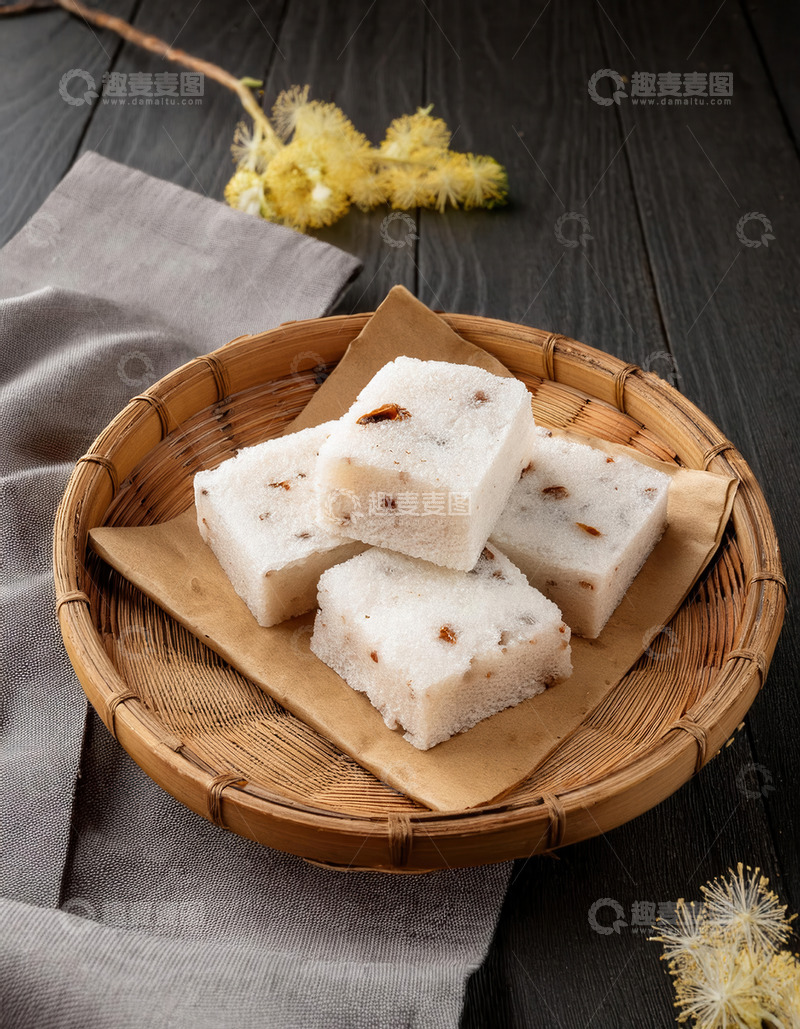 高清大图下载【趣麦麦图】竹篮里的米糕搭配素雅装饰