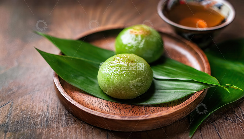 高清大图下载【趣麦麦图】青团伴茶香，邂逅清明好时光