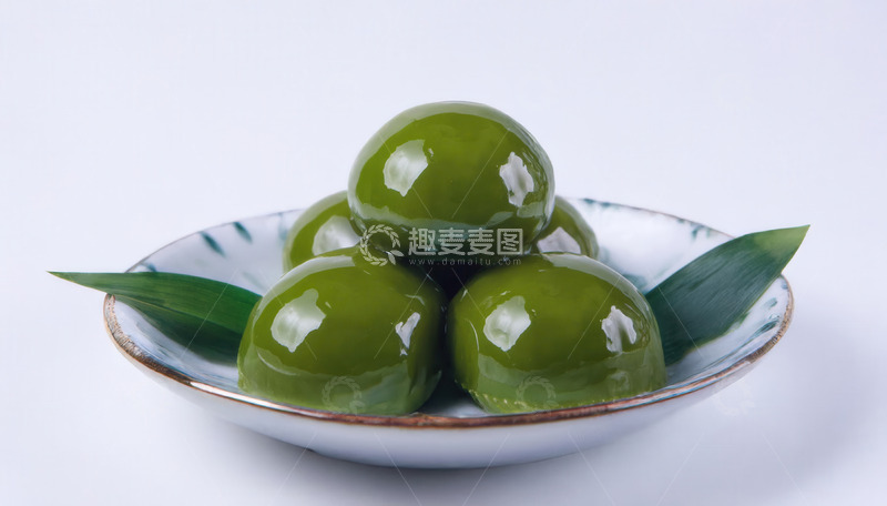 高清大图下载【趣麦麦图】青团叠放碗中，漫溢清明雅韵