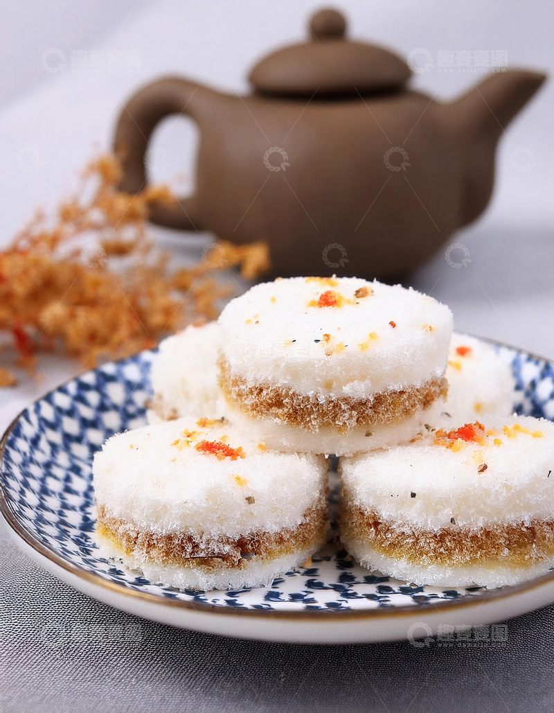 高清大图下载【趣麦麦图】茶壶边碟中精致的中式米糕