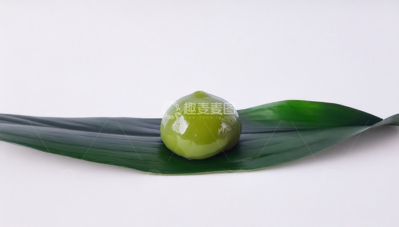 高清大图下载【趣麦麦图】青团静卧叶上，漫溢清明风味