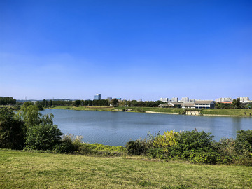 城市滨江绿化带