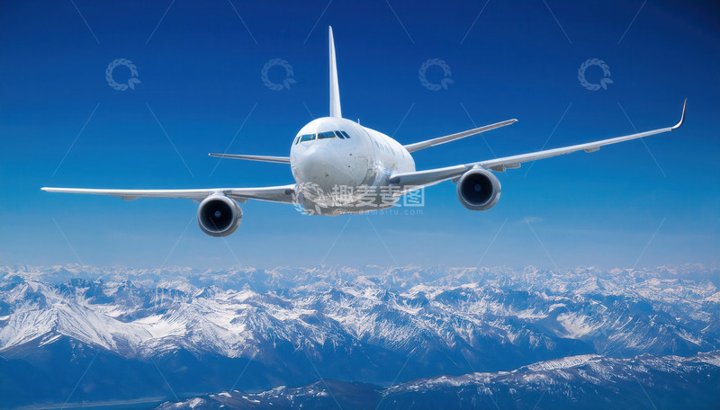 高清大图下载【趣麦麦图】雪山之上翱翔的大型民航客机