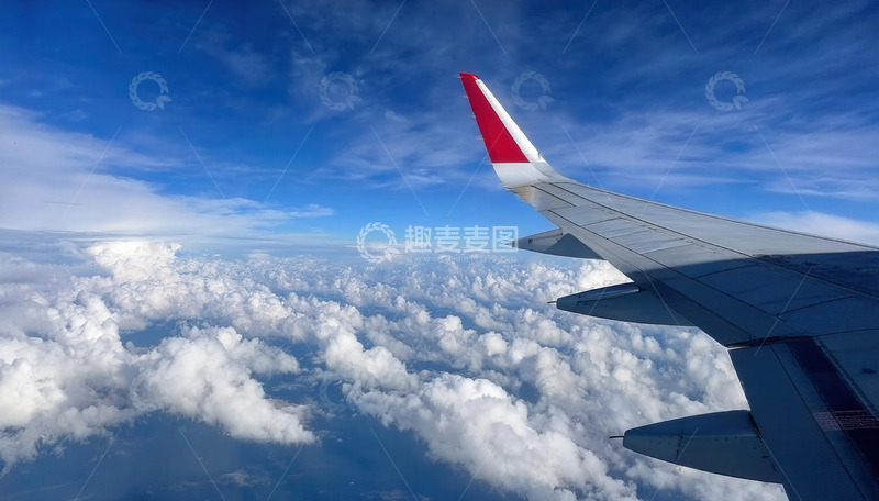 高清大图下载【趣麦麦图】云端之上红白色机翼的空中景致