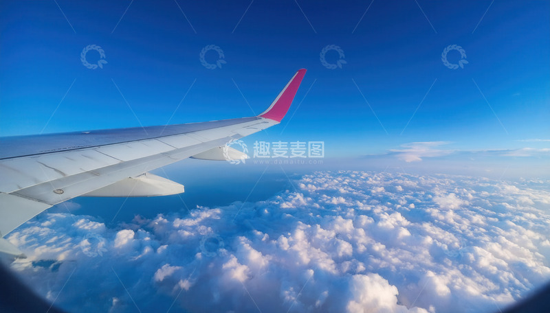 高清大图下载【趣麦麦图】云端之上的红尾机翼视角