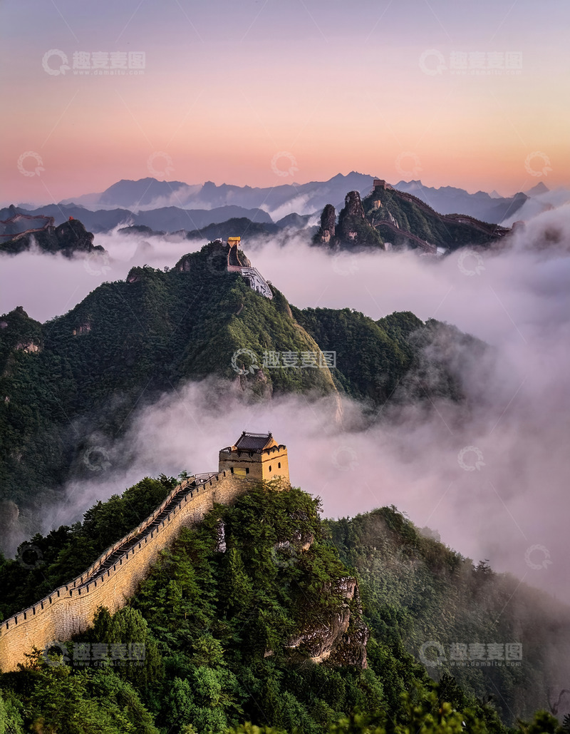 高清大图下载【趣麦麦图】云雾漫绕中巍峨的古老长城